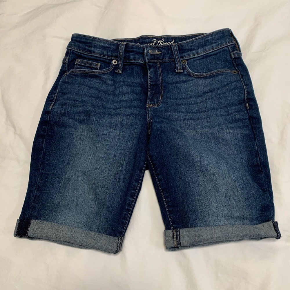 Universal Threads Bermuda size 0/25R jean shorts